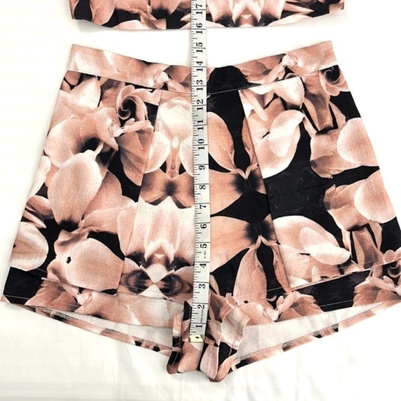 L’atiste By Amy Two Piece Floral Set High Rise Shorts Crop Top Navy Pink - Picture 10 of 16